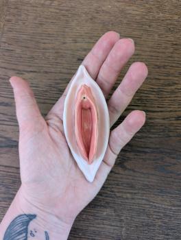 Preview: Räucherstäbchenhalterin Vulva klein