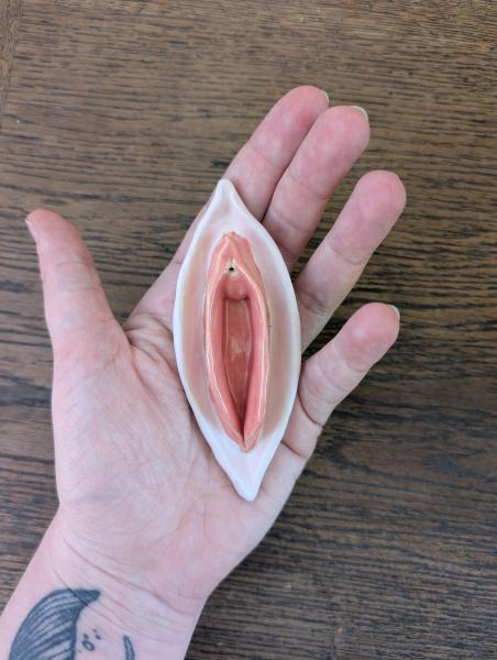 Räucherstäbchenhalterin Vulva klein
